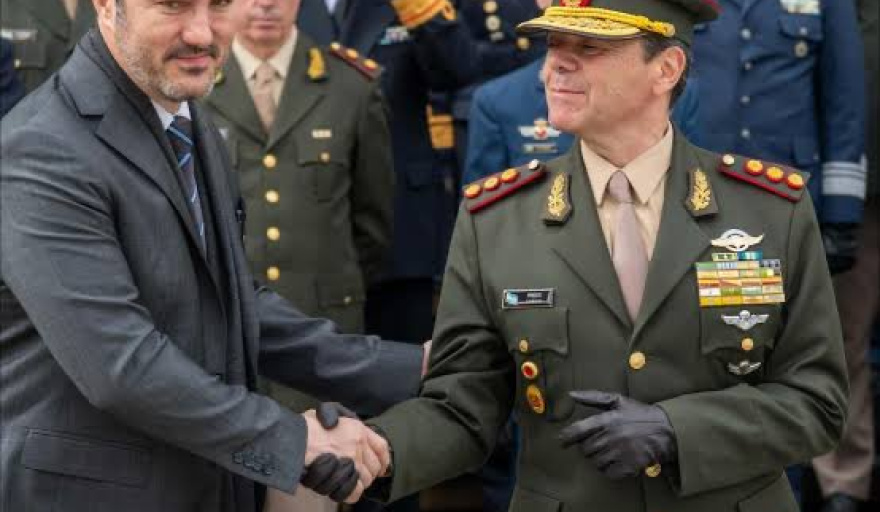 El uniforme no alcanza para tapar la inoperancia y la complicidad