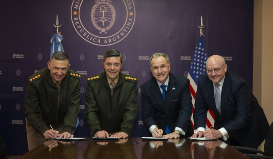 El papel pintado de la Defensa: La épica del marketing frente al vaciamiento real de la fuerza